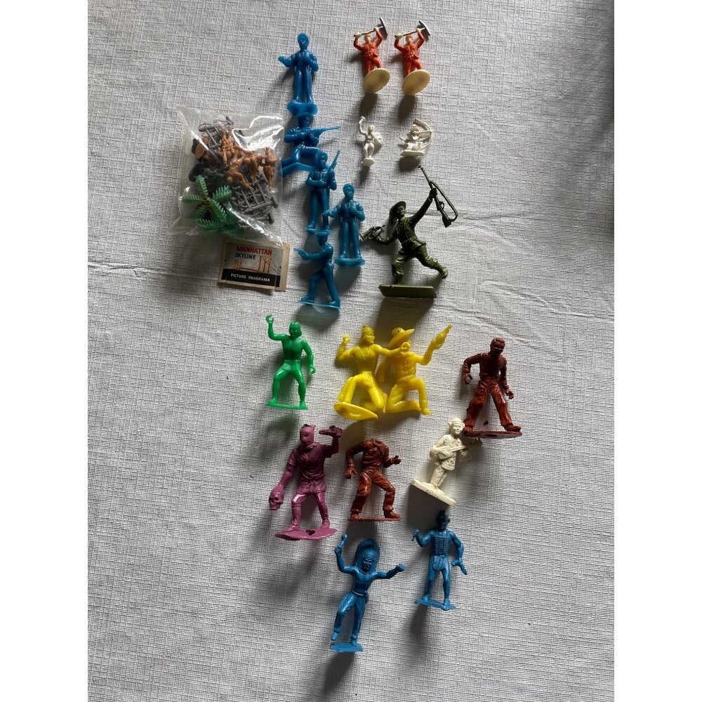 Vintage Plastic Toy Soldier & Cowboy Figurine Set